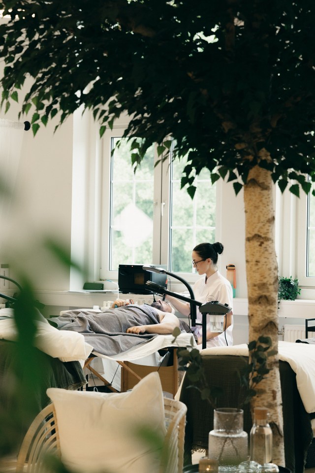 Behandling på Nordic Beauty Academy i Mölndal under handledning av lärare
