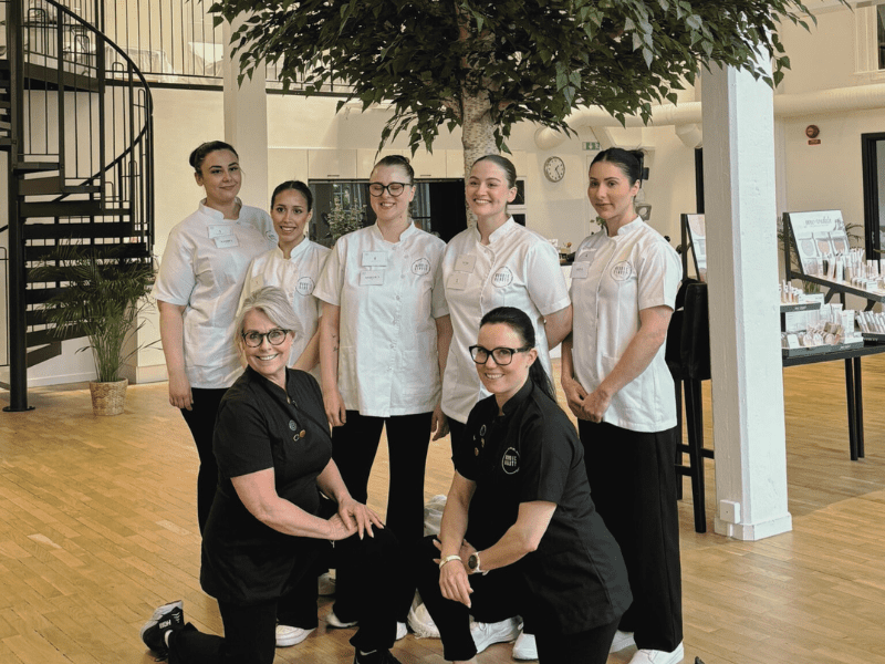 Nordic Beauty Academys team av lärare och elever i Krokslätts fabriker, Mölndal